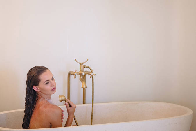 Koukoumi Vegan Hotel deluxe suite visitor in the bathtub